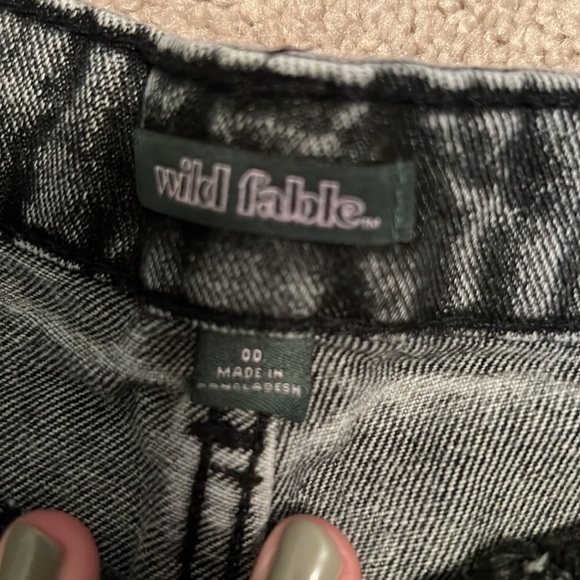 black jean shorts, size 00, great condition! - Picture 3 of 3